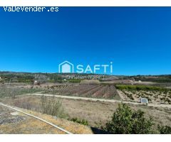 Casa independiente con patio y terraza en Gavarda