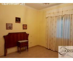 VENTA CHALET QUE OFRECE MUCHAS OPCIONES EN YUNCOS