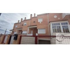 Chalet adosado de 3 dormitorios en Yuncler