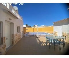 Casa reformada con estudio independiente y piscina privada.