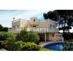 Magnífica villa con vistas al mar y a la montaña