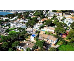 Magnífica villa con vistas al mar y a la montaña