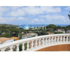 Magnífica villa con vistas al mar y a la montaña