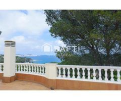 Magnífica villa con vistas al mar y a la montaña