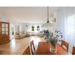 Magnífica villa con vistas al mar y a la montaña