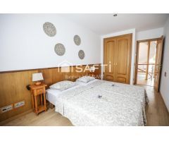 Magnífica villa con vistas al mar y a la montaña