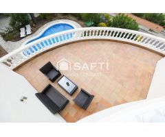 Magnífica villa con vistas al mar y a la montaña
