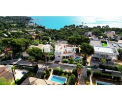 Magnífica villa con vistas al mar y a la montaña