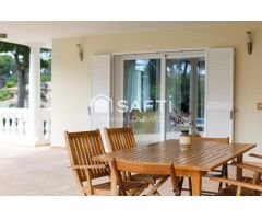 Magnífica villa con vistas al mar y a la montaña