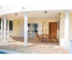 Magnífica villa con vistas al mar y a la montaña