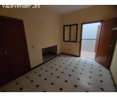 AMPLISIMA CASA-CHALET ADOSADO EN CONSUEGRA