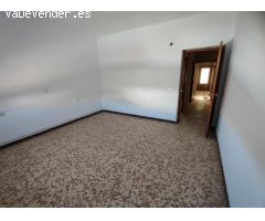 AMPLISIMA CASA-CHALET ADOSADO EN CONSUEGRA