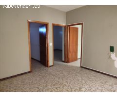 AMPLISIMA CASA-CHALET ADOSADO EN CONSUEGRA