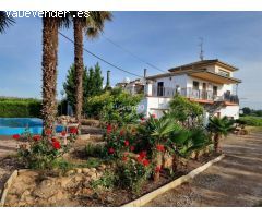 ¡Espectacular chalet en Vilanova de Segrià con una amplia parcela de 19.772 m²!