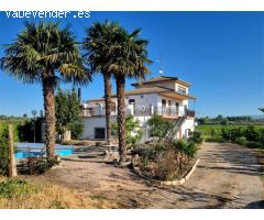 ¡Espectacular chalet en Vilanova de Segrià con una amplia parcela de 19.772 m²!