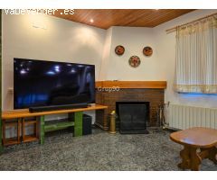 ¡Espectacular chalet en Vilanova de Segrià con una amplia parcela de 19.772 m²!