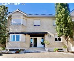 Chalet de Lujo en Villares Altos