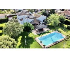 Chalet con Piscina en Urbanización Fuentequintillo