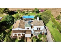 Chalet con Piscina en Urbanización Fuentequintillo