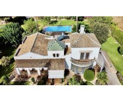 Chalet con Piscina en Urbanización Fuentequintillo