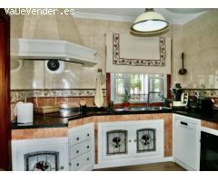 Chalet con Piscina en Urbanización Fuentequintillo