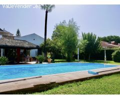 Chalet con Piscina en Urbanización Fuentequintillo