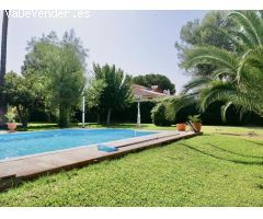 Chalet con Piscina en Urbanización Fuentequintillo