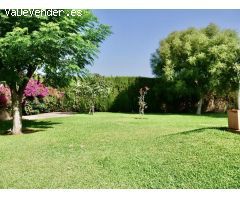 Chalet con Piscina en Urbanización Fuentequintillo