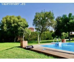 Chalet con Piscina en Urbanización Fuentequintillo