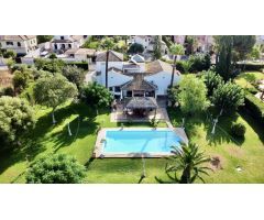 Chalet con Piscina en Urbanización Fuentequintillo