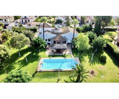 Chalet con Piscina en Urbanización Fuentequintillo