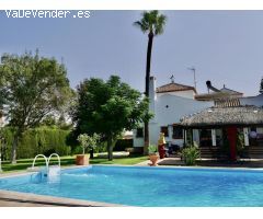 Chalet con Piscina en Urbanización Fuentequintillo