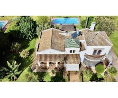 Chalet con Piscina en Urbanización Fuentequintillo
