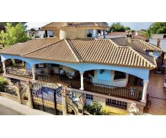 Chalet con Piscina en Sanlucar la Mayor