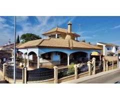 Chalet con Piscina en Sanlucar la Mayor