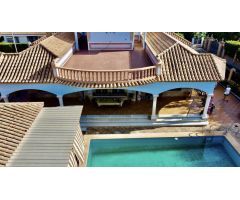 Chalet con Piscina en Sanlucar la Mayor