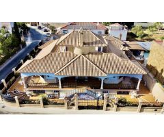 Chalet con Piscina en Sanlucar la Mayor