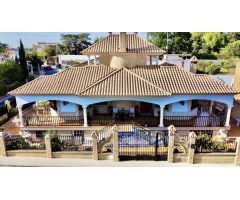 Chalet con Piscina en Sanlucar la Mayor