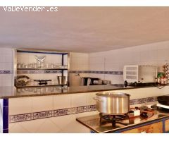 Chalet con Piscina en Sanlucar la Mayor