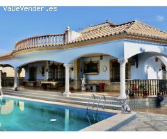 Chalet con Piscina en Sanlucar la Mayor
