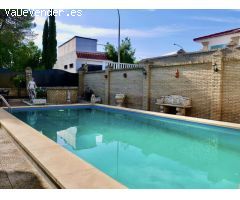 Chalet con Piscina en Sanlucar la Mayor