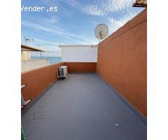 Adosado en urbanización con piscina frente al mar