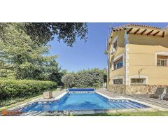 Casa de 4 habitaciones, piscina, bodega, garaje