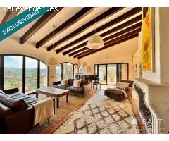 En exclusiva Villa de Lujo Estilo Ibicenco con Casa de Invitados, Piscina, Jacuzzi, Cancha de Tenis 