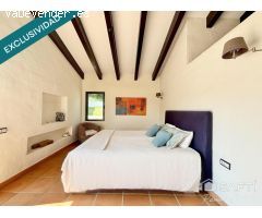 En exclusiva Villa de Lujo Estilo Ibicenco con Casa de Invitados, Piscina, Jacuzzi, Cancha de Tenis 