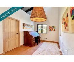 En exclusiva Villa de Lujo Estilo Ibicenco con Casa de Invitados, Piscina, Jacuzzi, Cancha de Tenis 