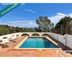 En exclusiva Villa de Lujo Estilo Ibicenco con Casa de Invitados, Piscina, Jacuzzi, Cancha de Tenis 