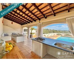 En exclusiva Villa de Lujo Estilo Ibicenco con Casa de Invitados, Piscina, Jacuzzi, Cancha de Tenis 