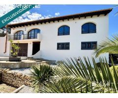 En exclusiva Villa de Lujo Estilo Ibicenco con Casa de Invitados, Piscina, Jacuzzi, Cancha de Tenis 