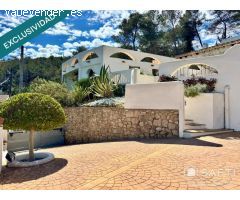 En exclusiva Villa de Lujo Estilo Ibicenco con Casa de Invitados, Piscina, Jacuzzi, Cancha de Tenis 